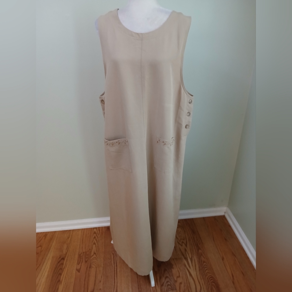 Beige Sleeveless Shift Dress with Pocket Detail